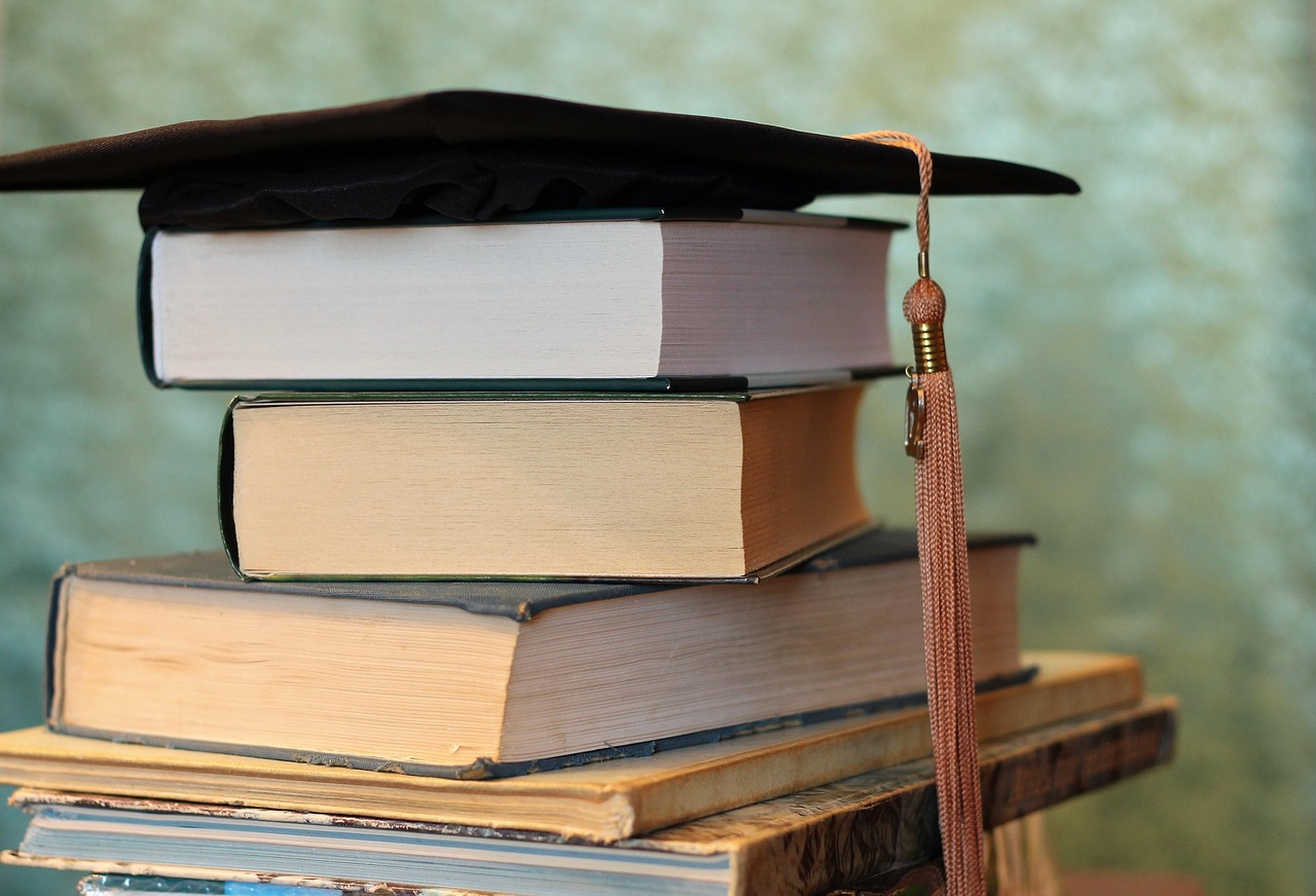 Jak zvládnout bakalářku nebo diplomku při práci či brigádě